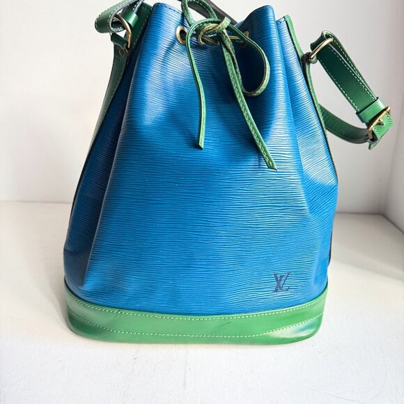 Louis Vouitton 1995 Noé Blue Green Bicolour Epi Leather Drawstring Bucket Bag. - Picture 9 of 13